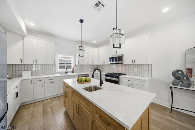 28 Irving St, Montclair Twp., NJ 07042