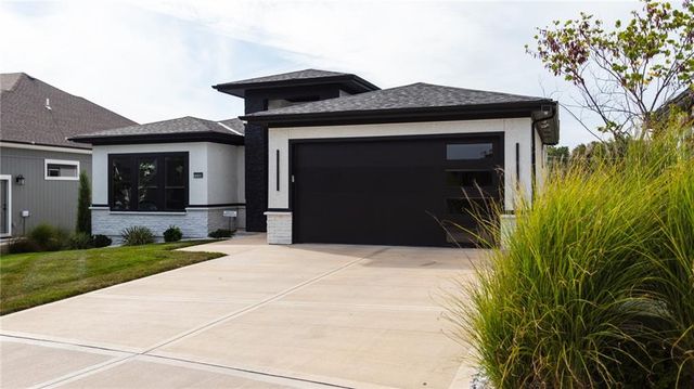 7130 Westgate Street, Shawnee, KS 66216