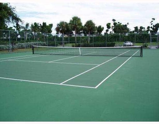 709 Meadows Circle, Boynton Beach, FL 33436