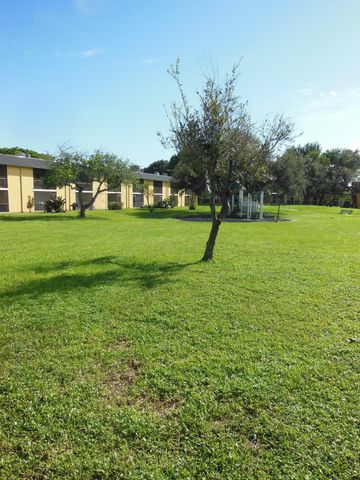 709 Meadows Circle, Boynton Beach, FL 33436