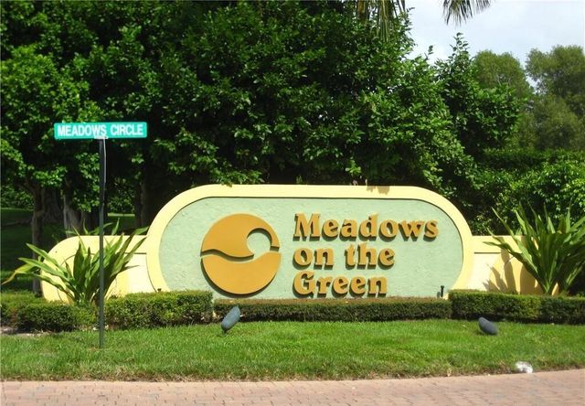 709 Meadows Circle, Boynton Beach, FL 33436