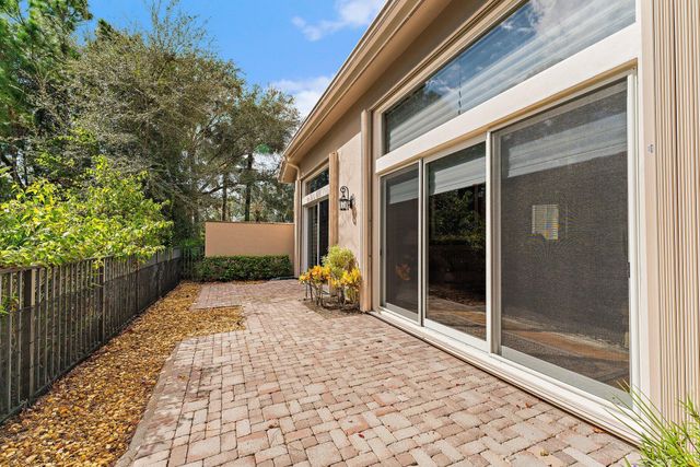 200 Montant Drive, Palm Beach Gardens, FL 33410