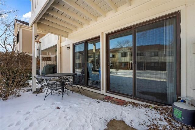 1052 Southbury Lane B1, Wheeling, IL 60090