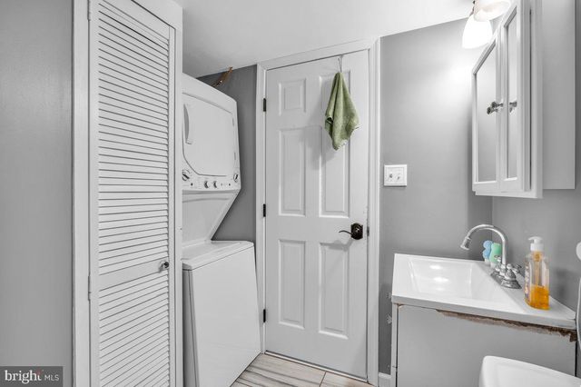 702 WINDING WAY, Westville, NJ 08093