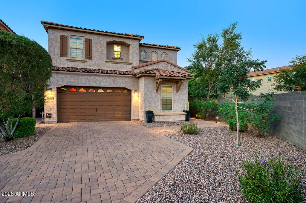 4542 E VISTA BONITA Drive, Phoenix, AZ 85050 — exterior