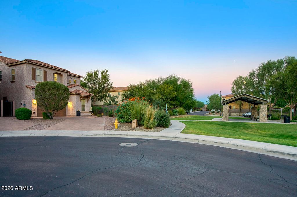 4542 E VISTA BONITA Drive, Phoenix, AZ 85050 — photo 2