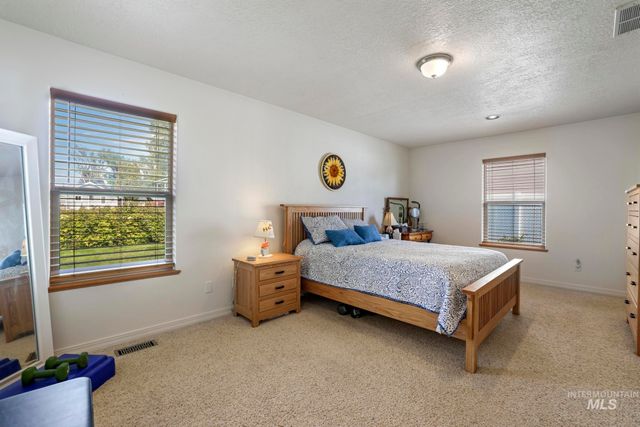 916 17th Ave E, Jerome, ID 83338