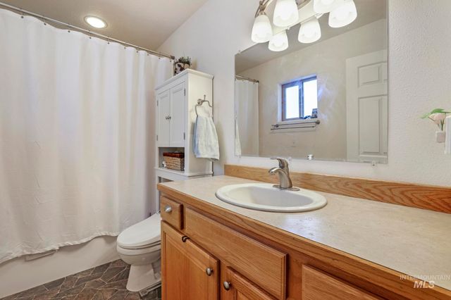 916 17th Ave E, Jerome, ID 83338