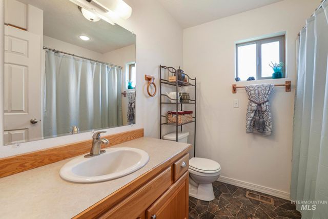 916 17th Ave E, Jerome, ID 83338