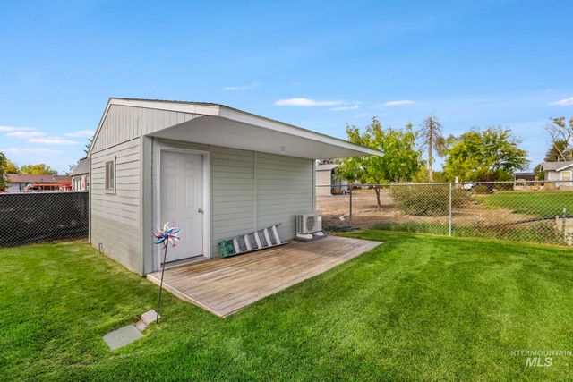 916 17th Ave E, Jerome, ID 83338