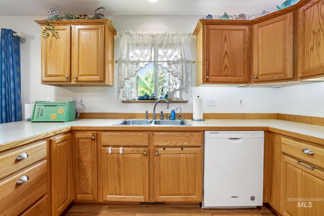 916 17th Ave E, Jerome, ID 83338