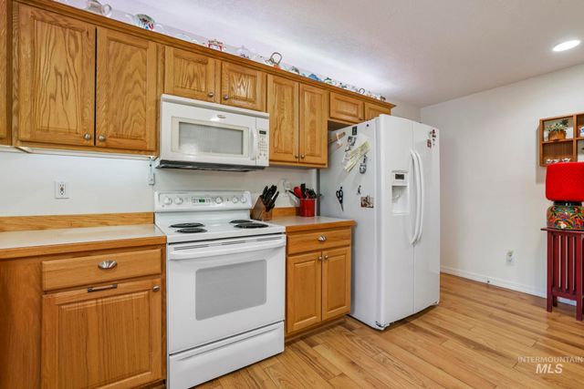 916 17th Ave E, Jerome, ID 83338