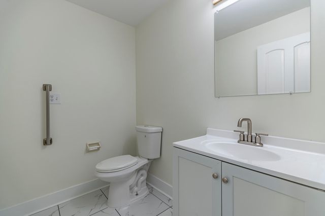 2255 Bordeaux Walk B1, Highland, IN 46322