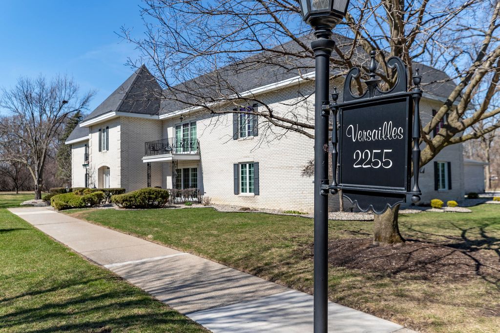 2255 Bordeaux Walk B1, Highland, IN 46322