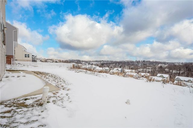 111 Foxhound Dr, Jefferson Hills, PA 15236