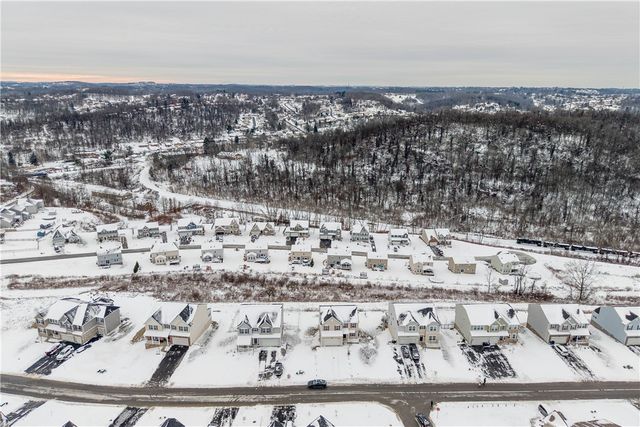 111 Foxhound Dr, Jefferson Hills, PA 15236