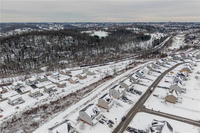 111 Foxhound Dr, Jefferson Hills, PA 15236