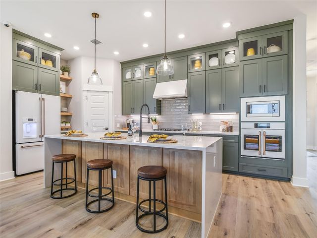 201 Retha DR, Dripping Springs, TX 78620
