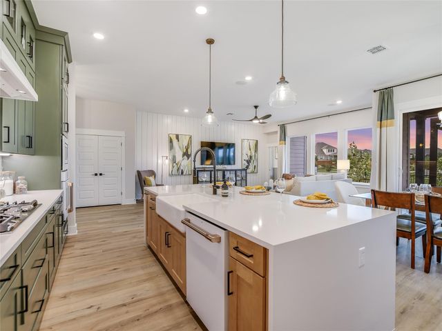 201 Retha DR, Dripping Springs, TX 78620