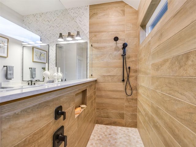 201 Retha DR, Dripping Springs, TX 78620