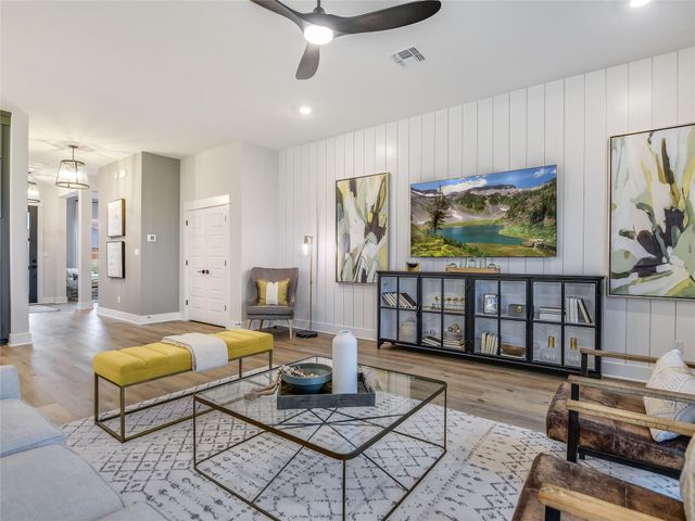 201 Retha DR, Dripping Springs, TX 78620