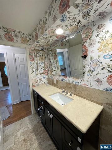 70 Suters Lane, Wayne, NJ 07470