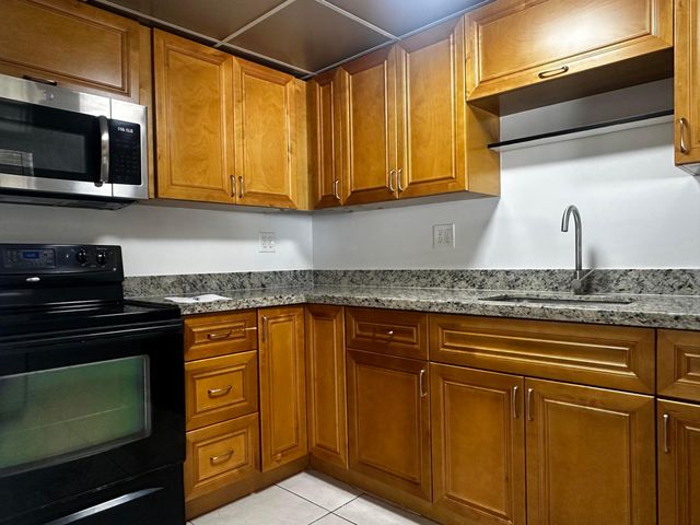 3874 N 7th Ave Avenue N 3878, Palm Springs, FL 33461