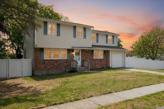 68 Janet Street, Port Jefferson, NY 11776