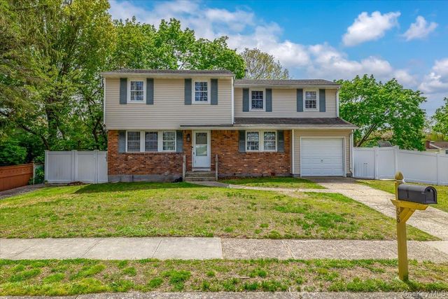 68 Janet Street, Port Jefferson, NY 11776