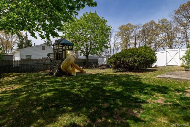 68 Janet Street, Port Jefferson, NY 11776