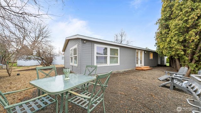 1496 Osprey Lane, College Place, WA 99324