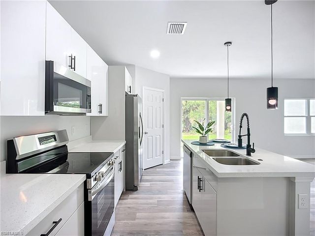 912 Anthony ST E, Lehigh Acres, FL 33974