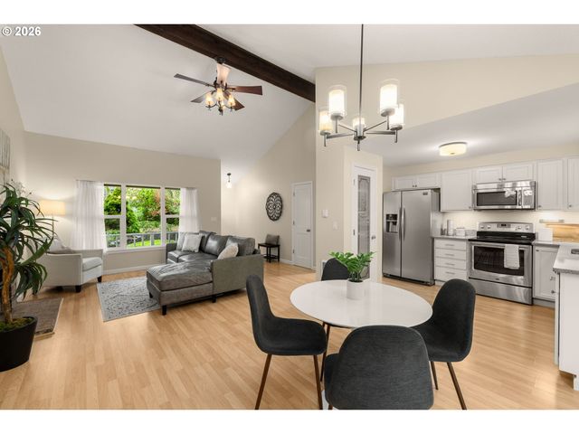 8332 Sw DAVIES Ct, Portland, OR 97223