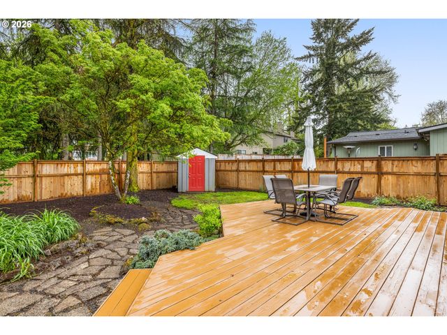 8332 Sw DAVIES Ct, Portland, OR 97223