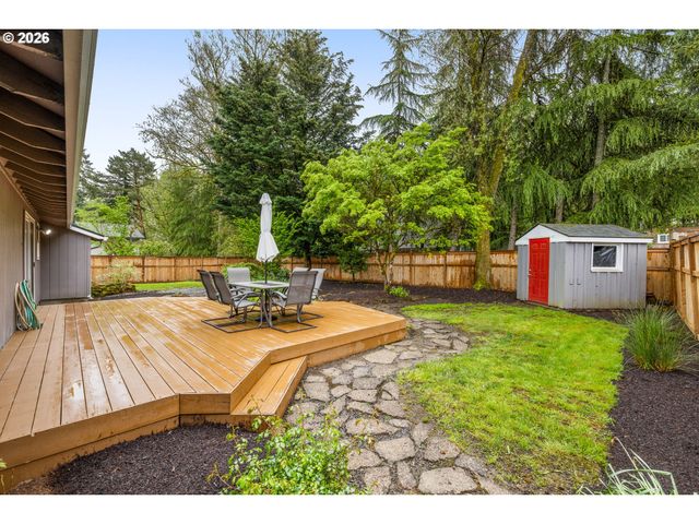 8332 Sw DAVIES Ct, Portland, OR 97223