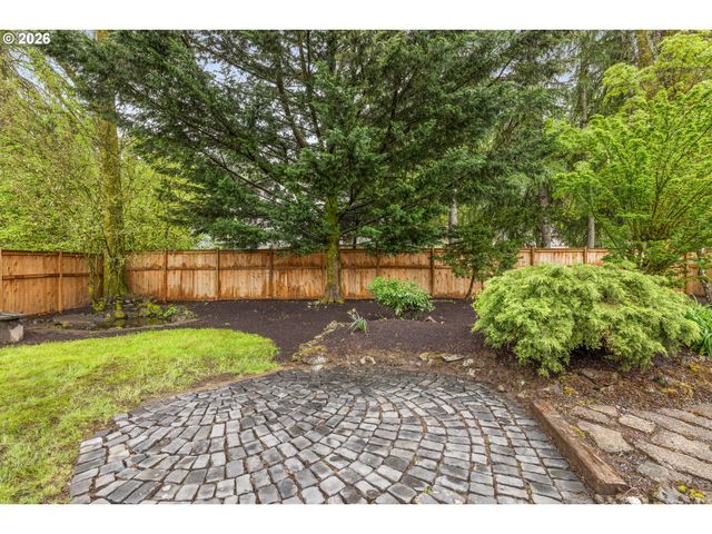 8332 Sw DAVIES Ct, Portland, OR 97223