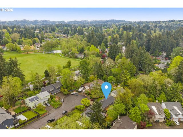 8332 Sw DAVIES Ct, Portland, OR 97223