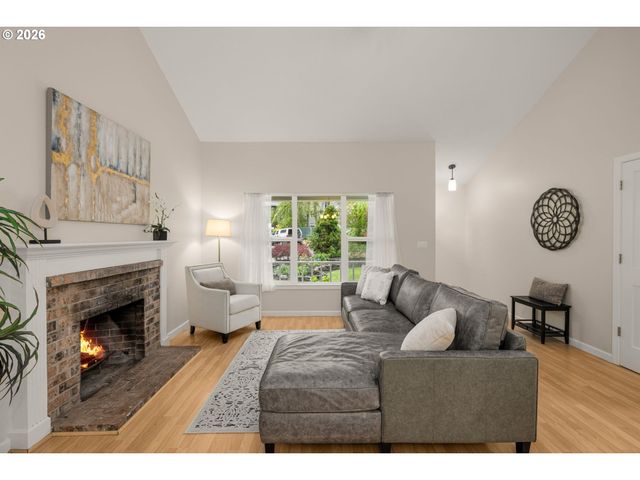 8332 Sw DAVIES Ct, Portland, OR 97223