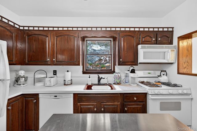 23 Stone Ridge Road, Tuxedo Park, NY 10987