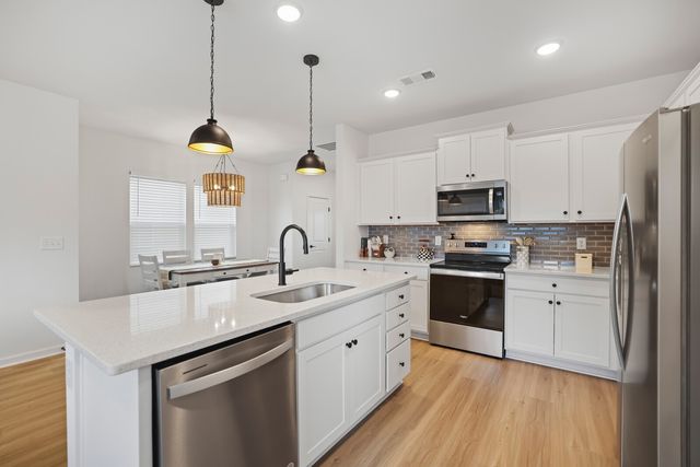 213 Oasis Dr, La Vergne, TN 37086