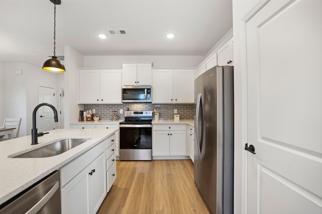 213 Oasis Dr, La Vergne, TN 37086