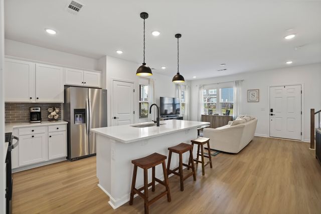 213 Oasis Dr, La Vergne, TN 37086