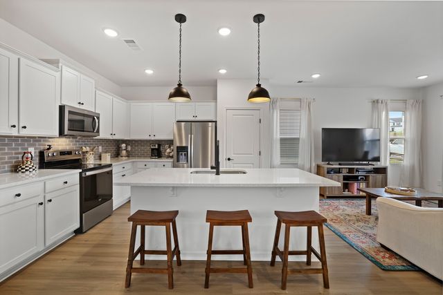 213 Oasis Dr, La Vergne, TN 37086