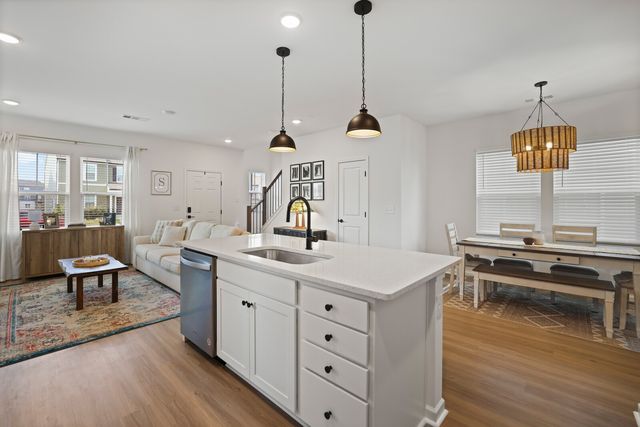 213 Oasis Dr, La Vergne, TN 37086