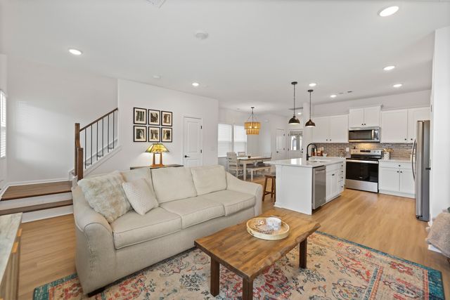 213 Oasis Dr, La Vergne, TN 37086