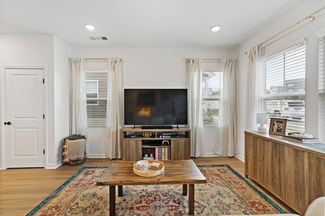 213 Oasis Dr, La Vergne, TN 37086