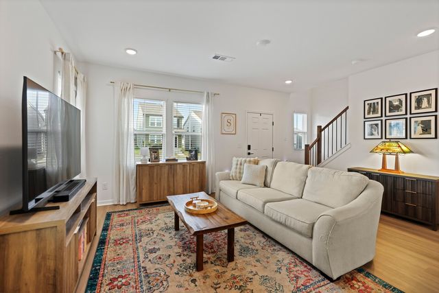 213 Oasis Dr, La Vergne, TN 37086