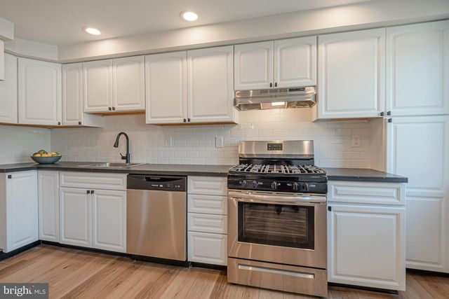 330 GRAMERCY DR, Clifton Heights, PA 19018