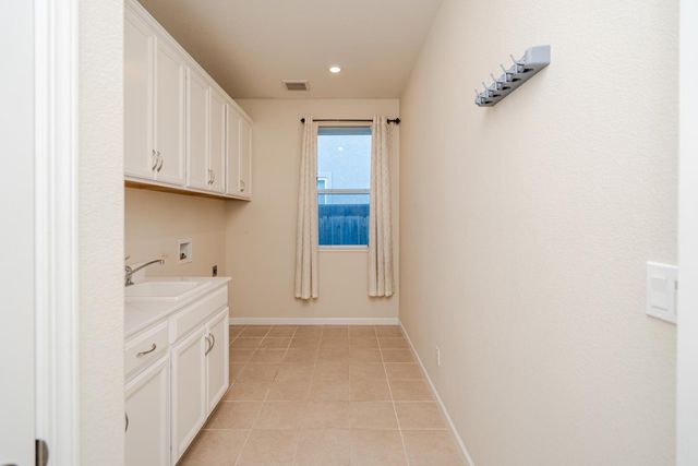 3965 Deergrass Cir, Rocklin, CA 95677