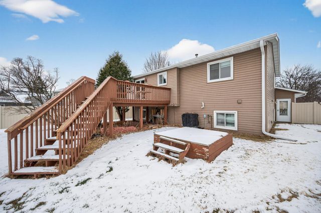9656 Thomas Avenue N, Brooklyn Park, MN 55444